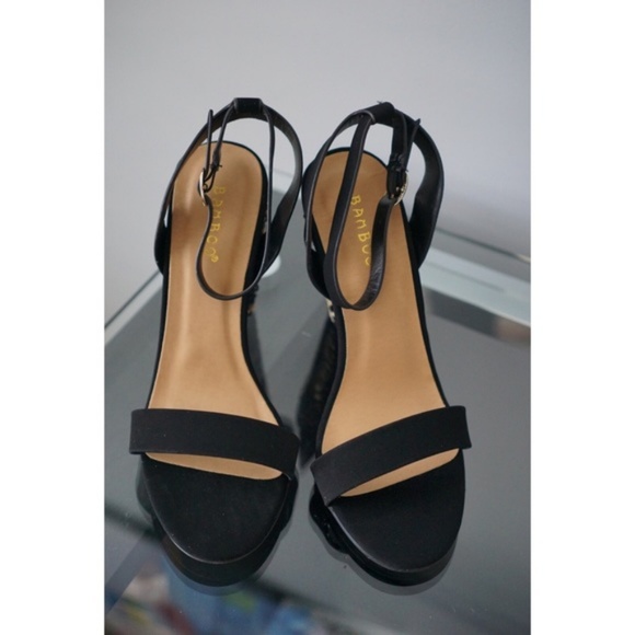 NWT Black & Gold Heels (Size/7) - Picture 2 of 6